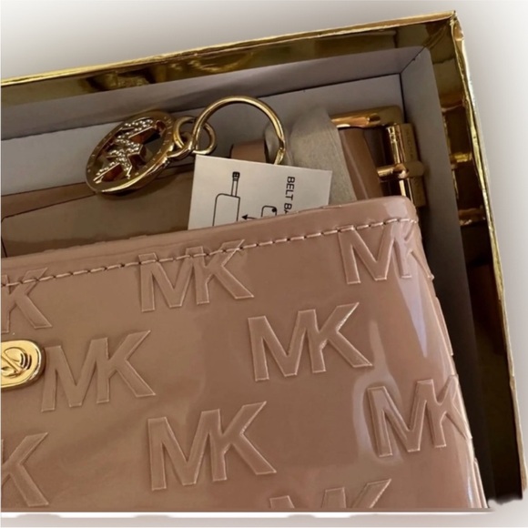 NWT Michael Kors logo debossed belt bag - Fawn color - Picture 4 of 6